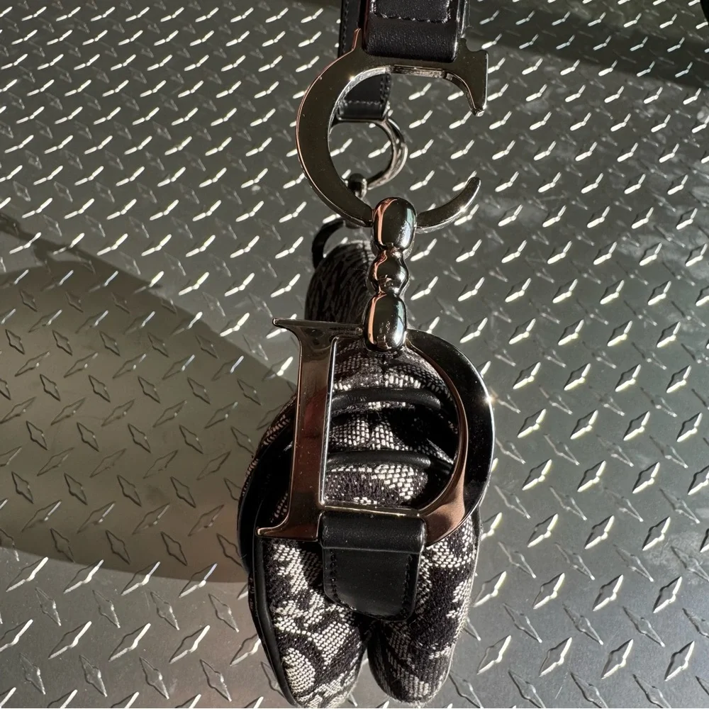 Dior Vintage Oblique Saddle Bag in Black - Picture 5 of 9
